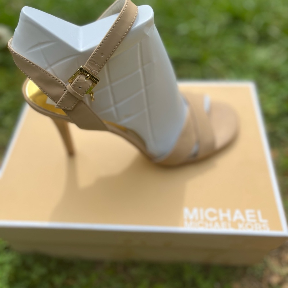 Michael Kors Tan Sandals Smooth Finish